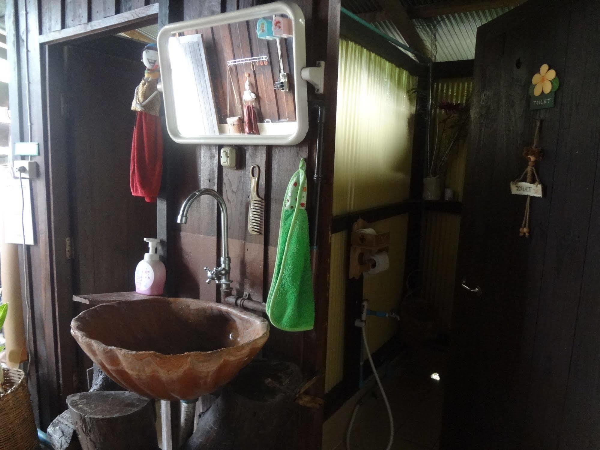 Baan Mai Guesthouse Μάε Χονγκ Σον Εξωτερικό φωτογραφία